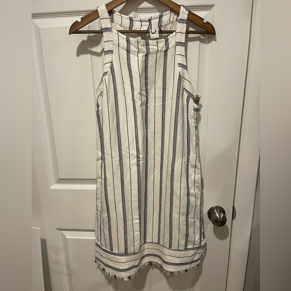 Akemi + Kin Anthropologie linen dress size 4 - buttons down side - with pockets - Picture 5 of 10